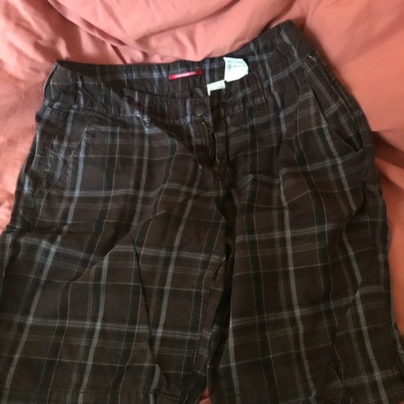 2 pr cute Bermuda shorts Roxy union bay - Picture 2 of 4